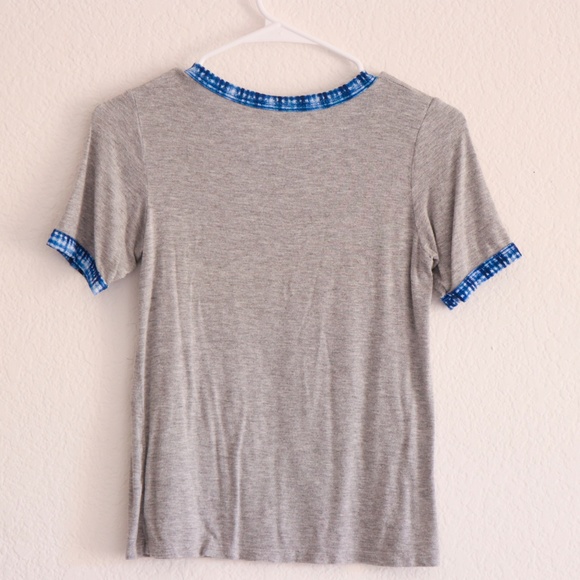 Simple Tee - Picture 3 of 3